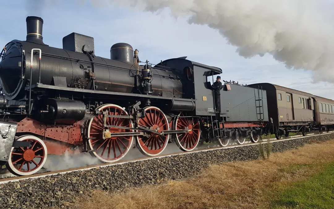 Il treno storico arriva a Candelo: una domenica speciale al Borgo di Babbo Natale